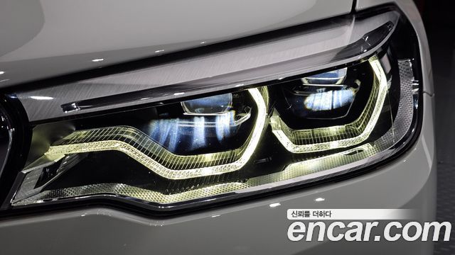 BMW 5-Series 2018 — photo 8