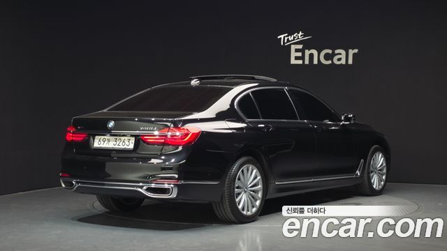 BMW 7-Series 2016 — photo 2
