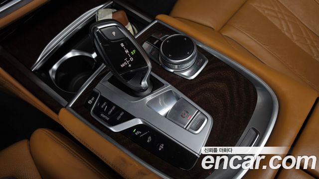 BMW 7-Series 2016 — photo 9