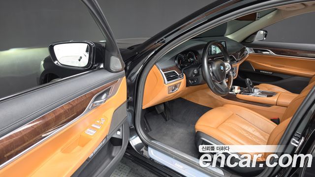 BMW 7-Series 2016 — photo 10