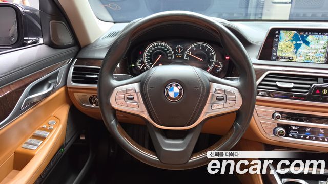 BMW 7-Series 2016 — photo 13