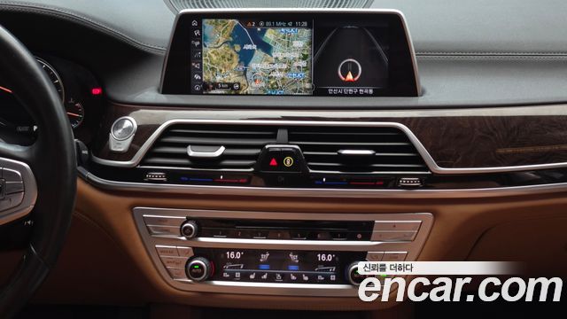 BMW 7-Series 2016 — photo 14
