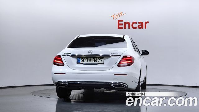 Mercedes-Benz E-Class 2017 — photo 4