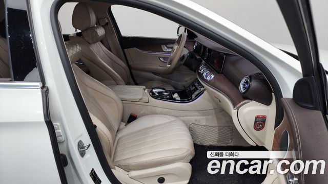 Mercedes-Benz E-Class 2017 — photo 11