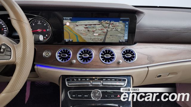 Mercedes-Benz E-Class 2017 — photo 14