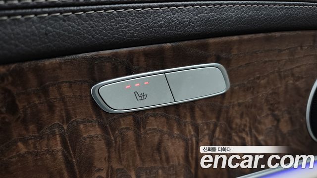 Mercedes-Benz E-Class 2017 — photo 18