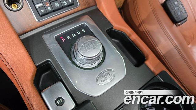 Land Rover Discovery 2016 — photo 12