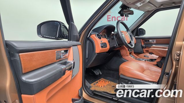 Land Rover Discovery 2016 — photo 13