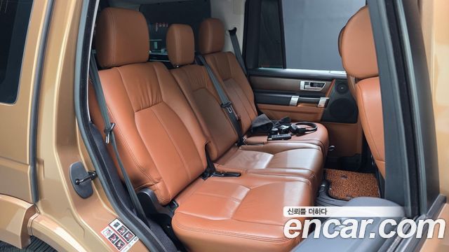 Land Rover Discovery 2016 — photo 17