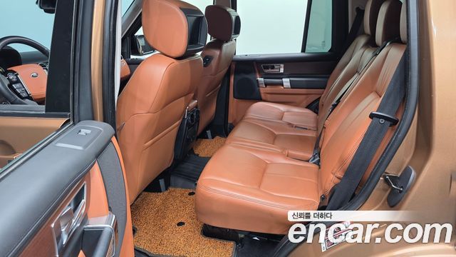 Land Rover Discovery 2016 — photo 18