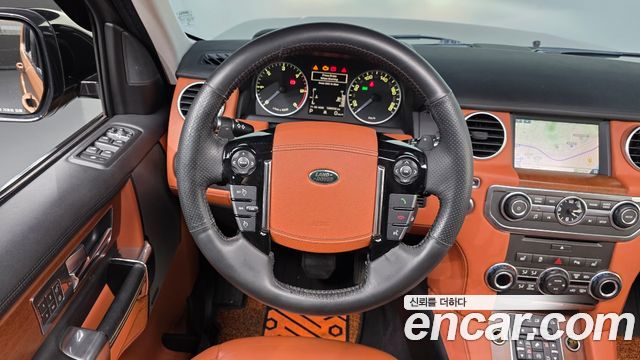 Land Rover Discovery 2016 — photo 19