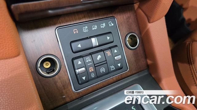 Land Rover Discovery 2016 — photo 25