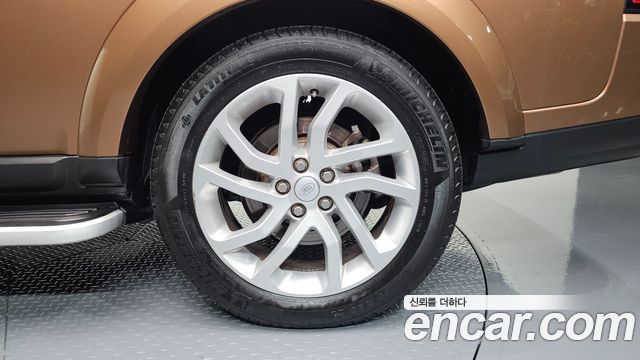 Land Rover Discovery 2016 — photo 7