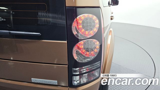 Land Rover Discovery 2016 — photo 9