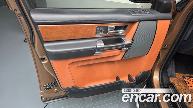 Land Rover Discovery 2016 — photo 14