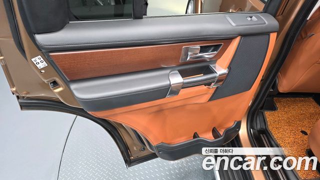 Land Rover Discovery 2016 — photo 15