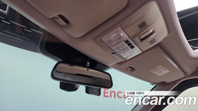 Land Rover Discovery 2016 — photo 33