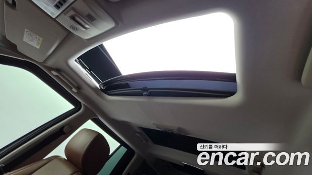 Land Rover Discovery 2016 — photo 36