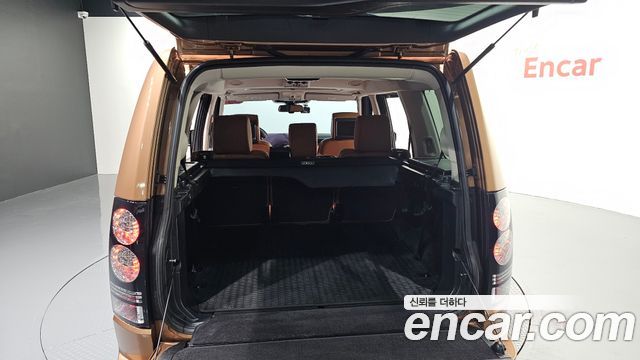 Land Rover Discovery 2016 — photo 37