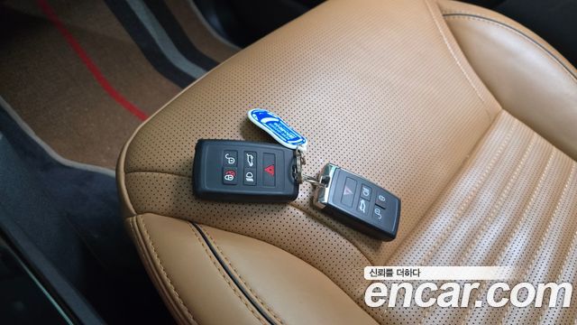 Land Rover Discovery 2019 — photo 22