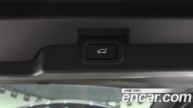 Land Rover Discovery 2019 — photo 25