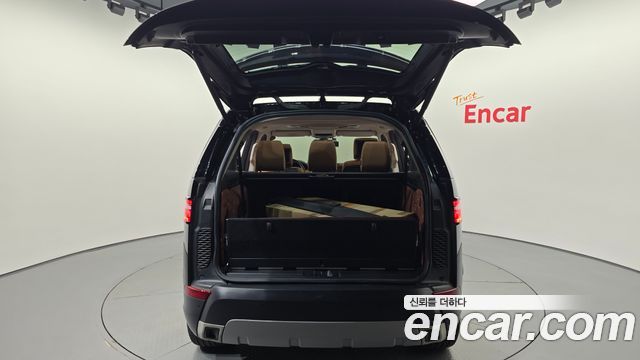 Land Rover Discovery 2019 — photo 26