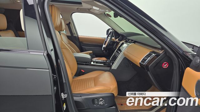 Land Rover Discovery 2019 — photo 16