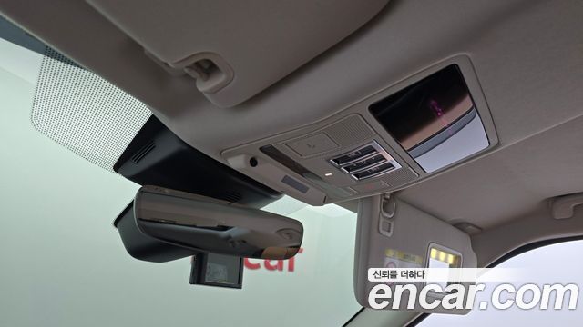 Land Rover Discovery 2019 — photo 27