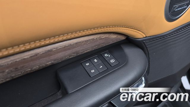 Land Rover Discovery 2019 — photo 34