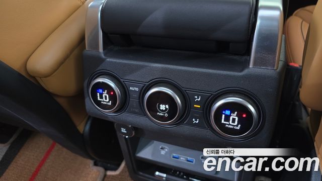 Land Rover Discovery 2019 — photo 35