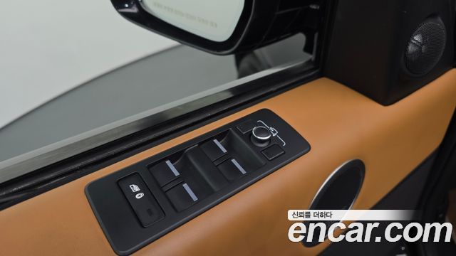 Land Rover Discovery 2019 — photo 36
