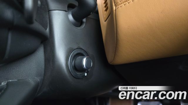 Land Rover Discovery 2019 — photo 38