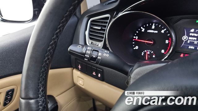 Kia Canival 2016 — photo 22