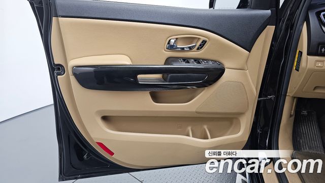 Kia Canival 2016 — photo 14