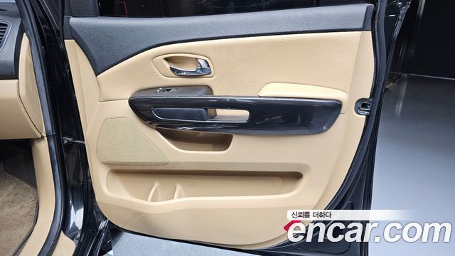 Kia Canival 2016 — photo 15