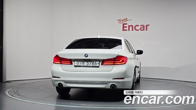 BMW 5-Series 2018 — photo 4