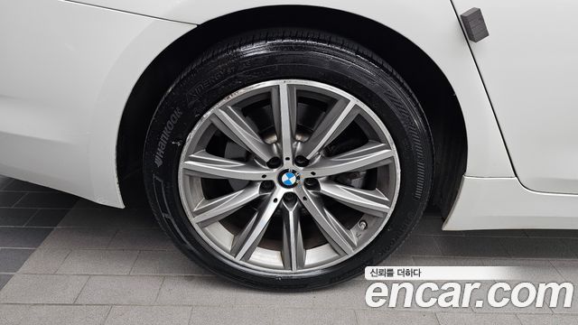 BMW 5-Series 2018 — photo 5