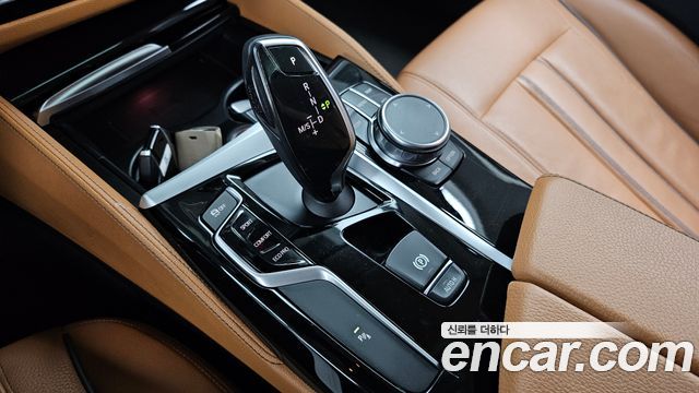 BMW 5-Series 2018 — photo 9