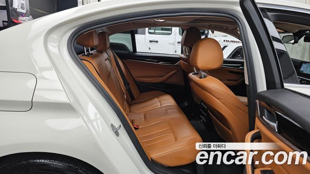 BMW 5-Series 2018 — photo 12