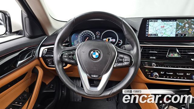 BMW 5-Series 2018 — photo 13