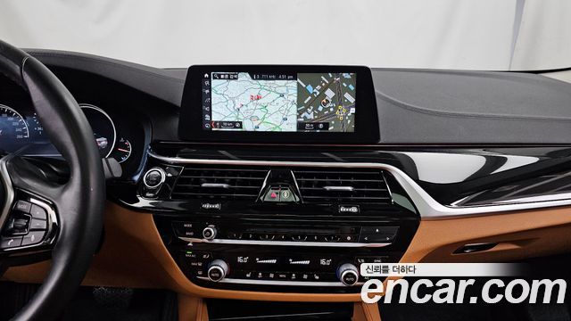BMW 5-Series 2018 — photo 14