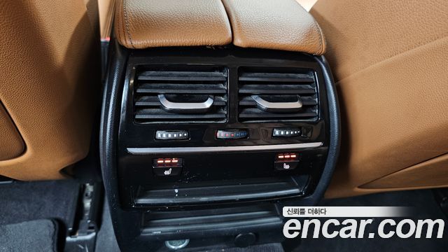 BMW 5-Series 2018 — photo 19
