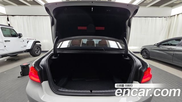 BMW 5-Series 2018 — photo 20