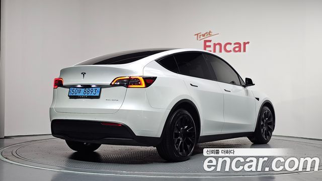 Tesla Model Y 2022 — photo 2