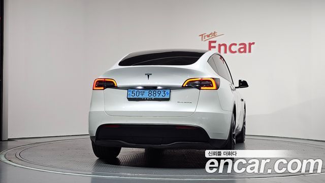 Tesla Model Y 2022 — photo 4