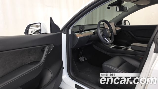 Tesla Model Y 2022 — photo 13