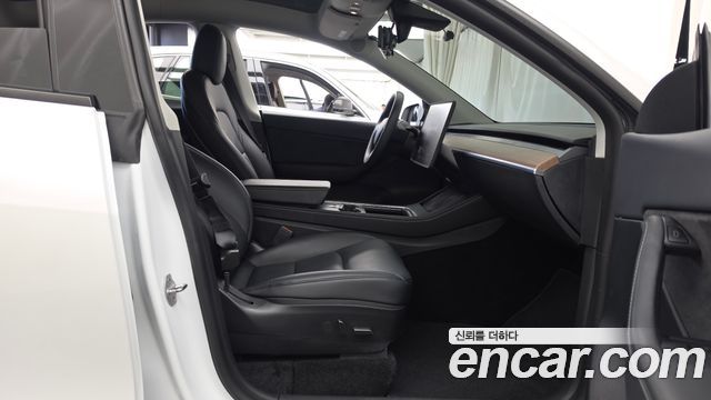 Tesla Model Y 2022 — photo 17