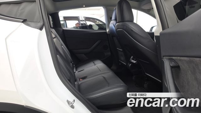 Tesla Model Y 2022 — photo 18