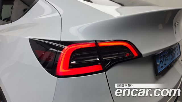 Tesla Model Y 2022 — photo 9