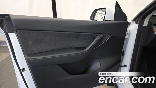 Tesla Model Y 2022 — photo 14